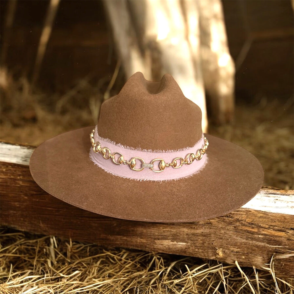 Fille De Stable Hat